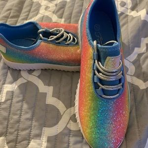 Size 7 1/2. Never worn. Very light. Bought from a boutique.